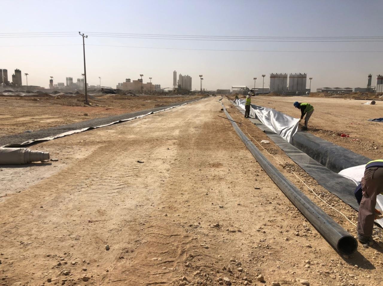 خدمات حفر البنية التحتية وتمديد خنادق المنافع الأرضية وشبكات المياه بالسعودية